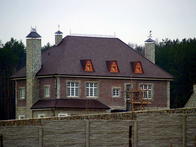 Шатровая крыша дома